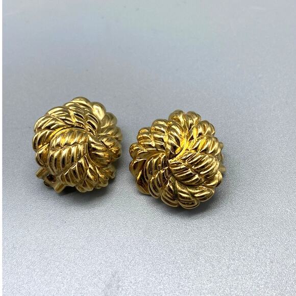 Vintage St John 1980s Classic‎ textured Clip on earrings - Picture 2 of 4